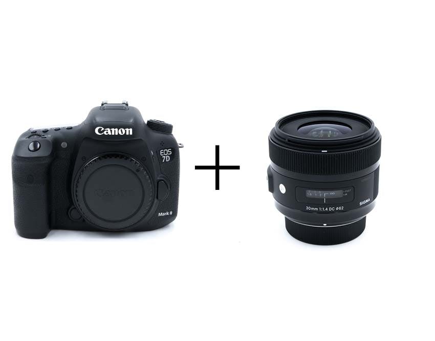 Canon 高速連写一眼レフ & ボケる標準単焦点セット EOS 7D Mark II + 30mm F1.4 DC HSM [キヤノン用]